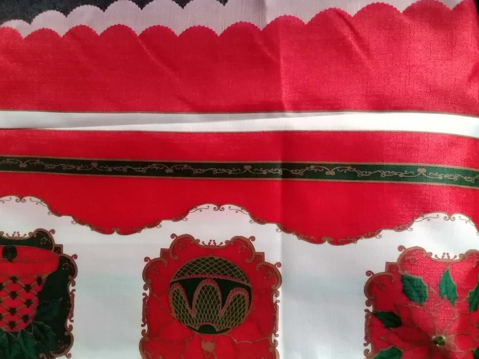 Obrus plamoodporny, wielobarwny.