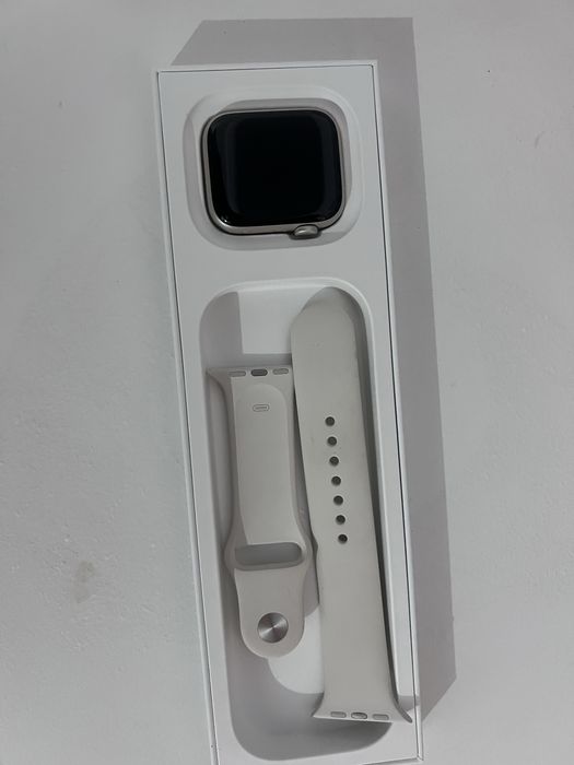 Apple Watch SE GPS 44mm Sport Band