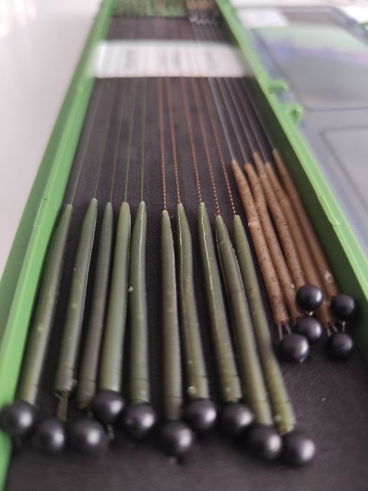 Przypony karpiowe 15szt  w piórniku. Ronnie Rig, Slip D Rig, Włosowy.