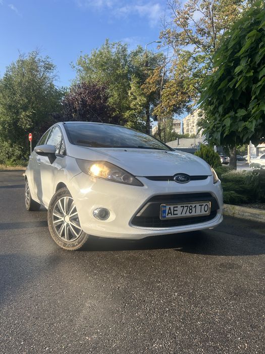 Продам авто Ford Fiesta