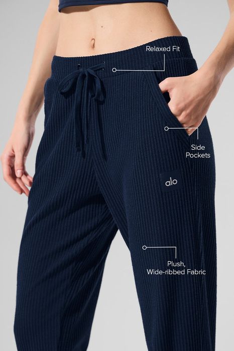 Жіночий костюм Alo Yoga Muse Suit Hoodie and Sweatpant Black