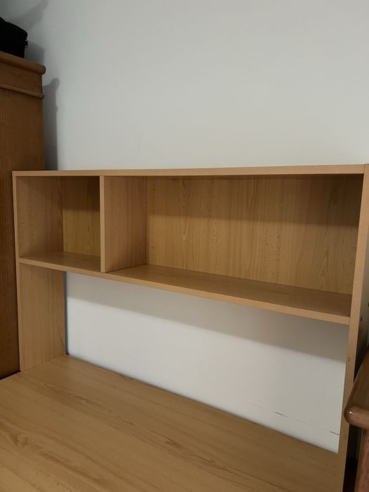 Secretária com estante e gaveta