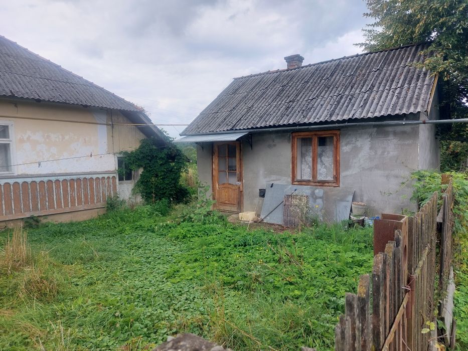 Продаєця будинок з земельною ділянкою