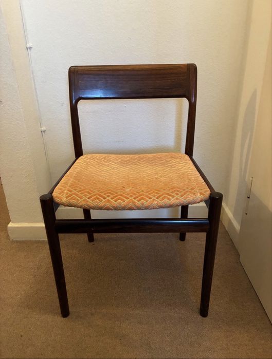 Seis cadeiras pau santo do Johannes Norgaard