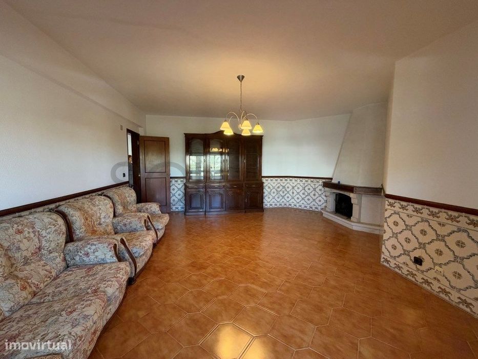 Apartamento T3 Centro Charneca de Caparica 106 m² de área útil