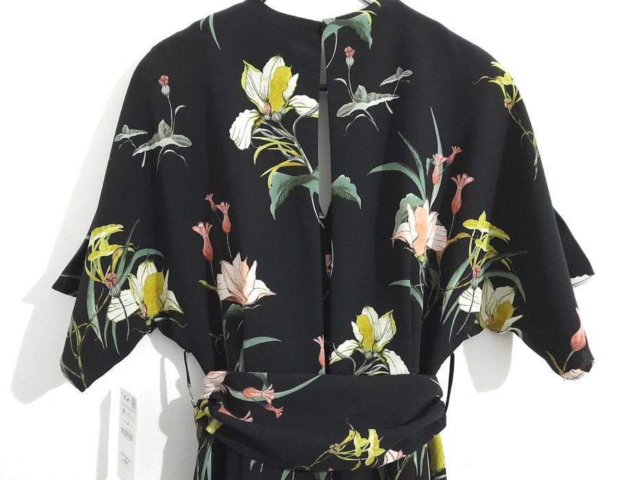 Macacão / Jumpsuit preto c/ padrão floral da Zara T: M Novo c/etiqueta