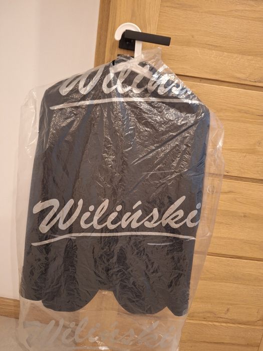 Sprzedam czarny garnitur