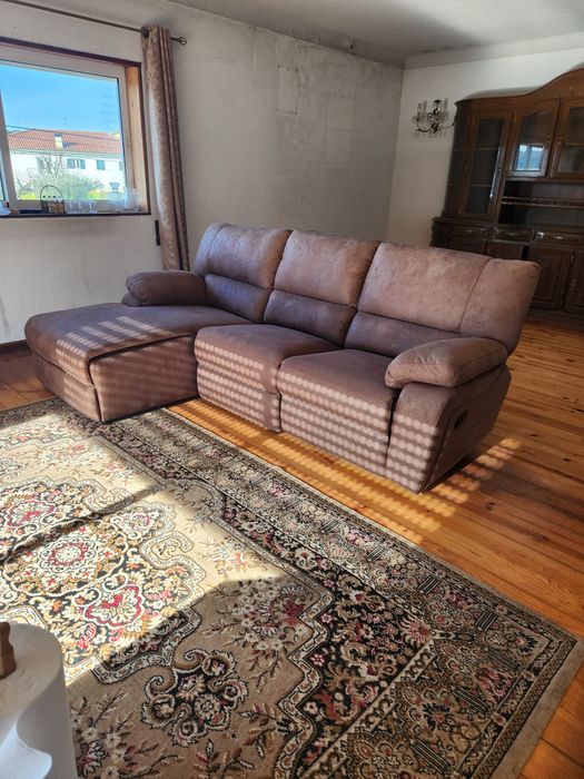 Sofá com chaise longue confortável