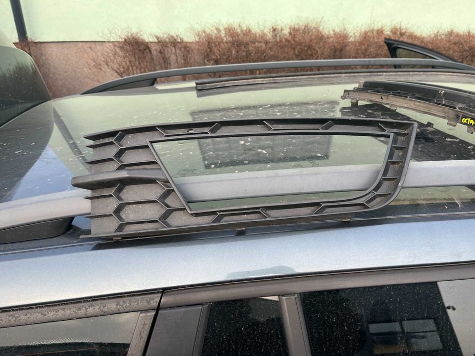 Kratka zderzaka przód Skoda Octavia 3 III kombi 5E0.807.681