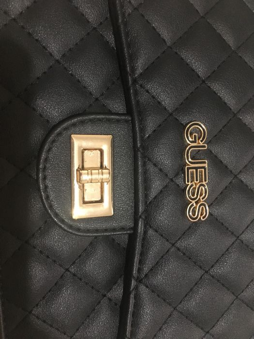 Mala da marca guess core preta semi nova