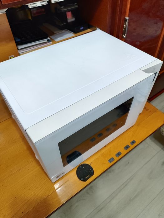 Продам микроволновку под ремонт/ на запчасти