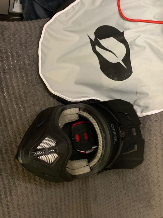 Kask O’neal z pokrowcem