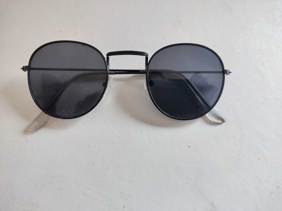 Óculos de sol Oval arredondado pretos