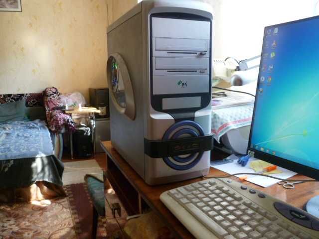 Компьютер для учебы и работы и игр.