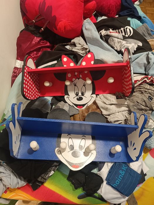 2 cabides da mini e do Mickey