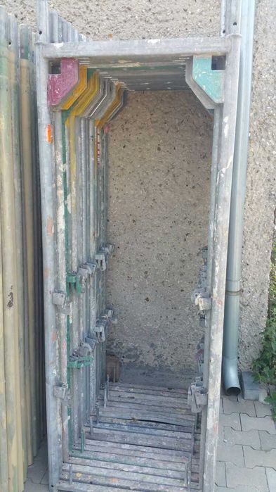 Rusztowanie 88,42m2 używane, szczytowe 12,28x8,2m podest stalowy 3,07m