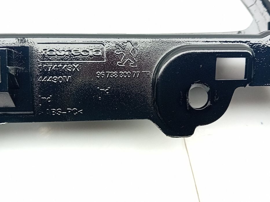 Moldura da consola central / rádio / aro PEUGEOT 2008 II (U_)