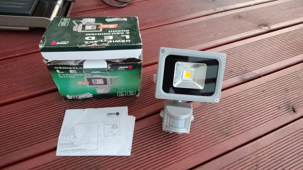 Naświetlacz LED 10W z czujnikiem ruchu ANS Lighting – NOWY