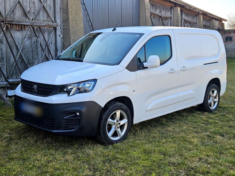 Peugeot Partner  Serwis ASO / Long / Ultimate / 130 km / webasto / kamera / fv 23