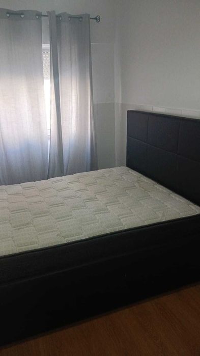 Quartos para arrendar,  zona calma e limpa.