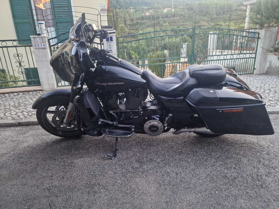 Harley Davidson Street Glide CVO