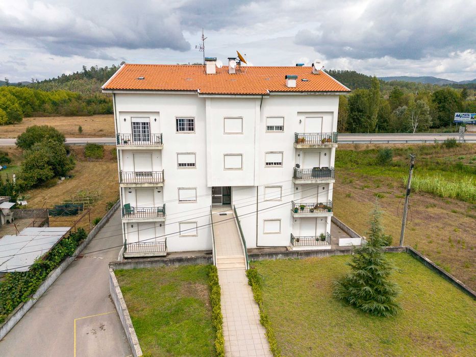 Apartamento T5 em Lousã E Vilarinho, €240.000