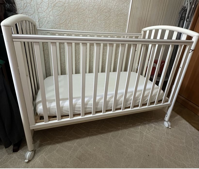 Манеж, ліжко дитяче. Терміново.