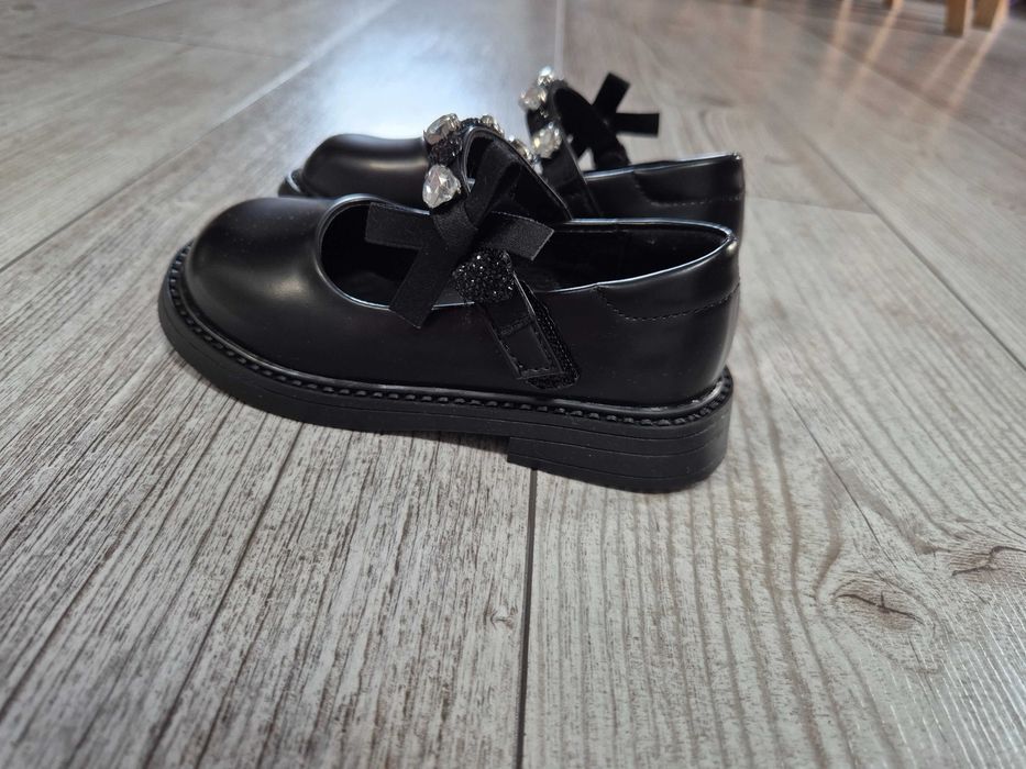 Eleganckie buty dla dziewczynki