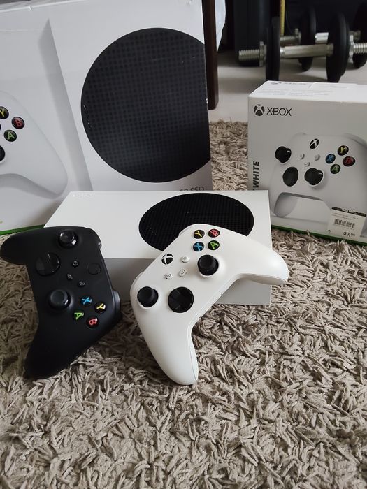 Xbox Series S brand new in box + 2 controllers64170801975427120