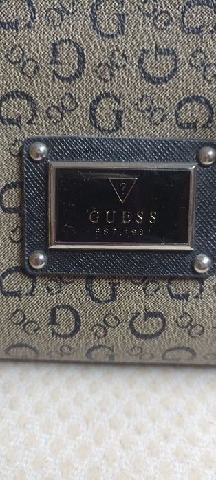 Продам сумку GUESS .