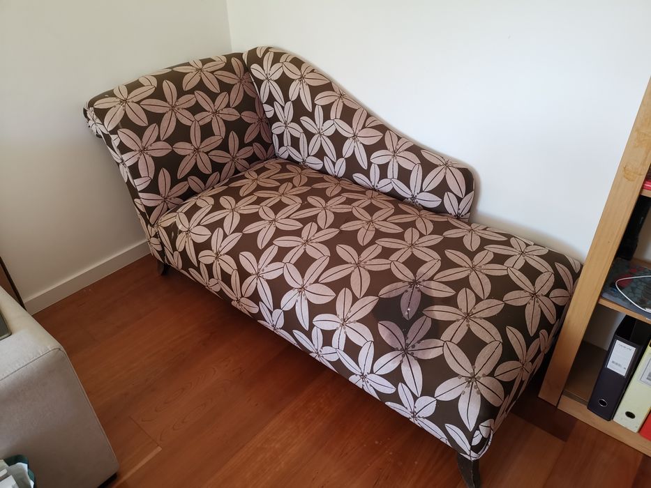 Divã com flores usado