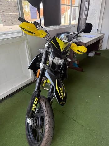 Moto 125.