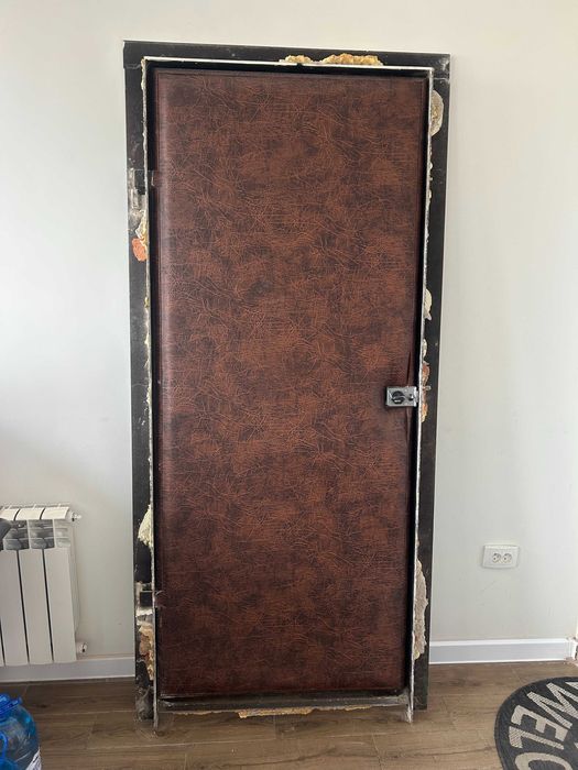 Вхідні металеві двері