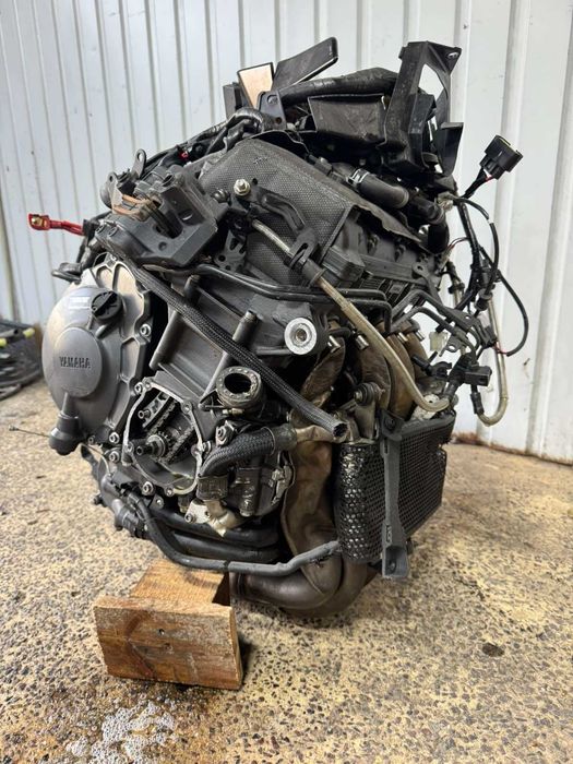 Двигун мотор на Yamaha MT 10