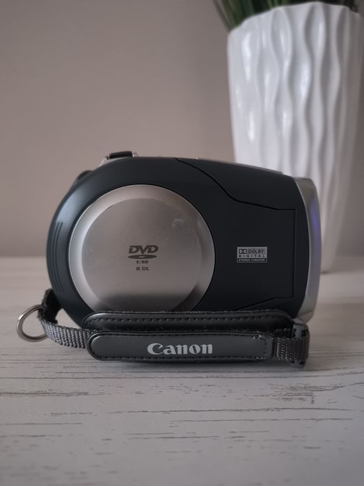 Canon DC210 DVD 35x optical zoom
