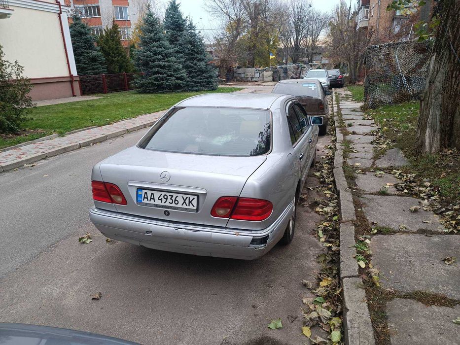 Mercedes-Benz E320