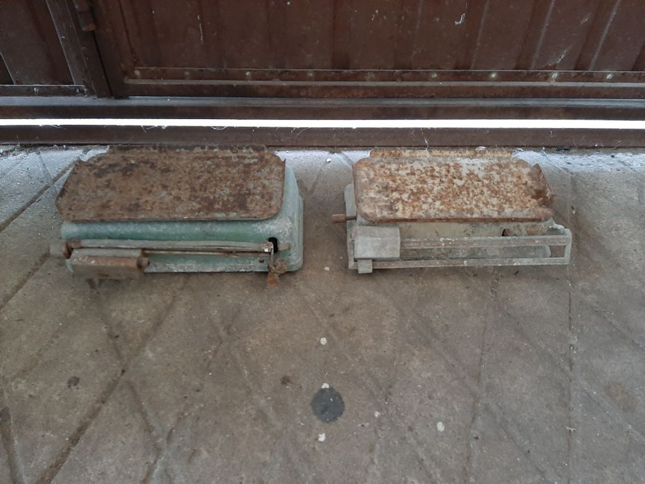 Balanças antigas em ferro