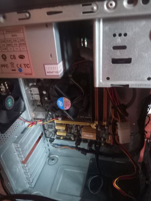 Torres PC i5 e i3