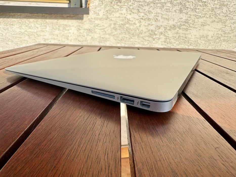 MacBook Air 13” 2017 i5 – idealny na studia! 214 cykli