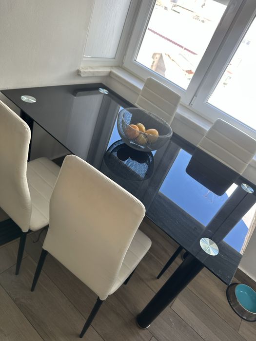 Mesa de Jantar em Vidro Preto + 4 Cadeiras