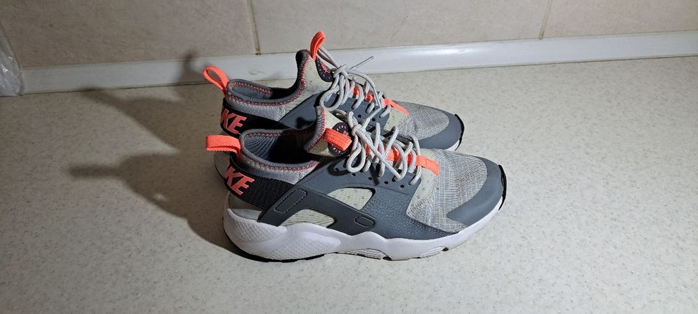 Buty sportowe damskie, adidasy Nike r. 38