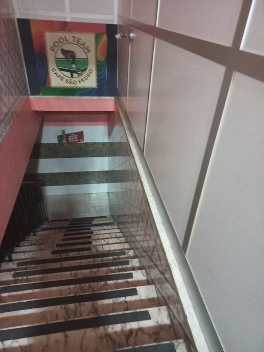 Vendo trespasse de café, com 2 pisos,sala de fumadores.  200mts quadrados, licença até às 2 da manhã