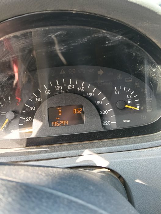 Vende Mercedes Vito