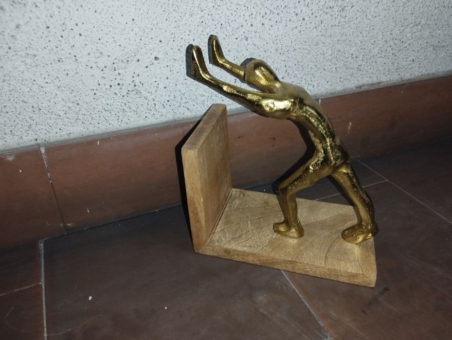 Estatueta / Estátua em latão