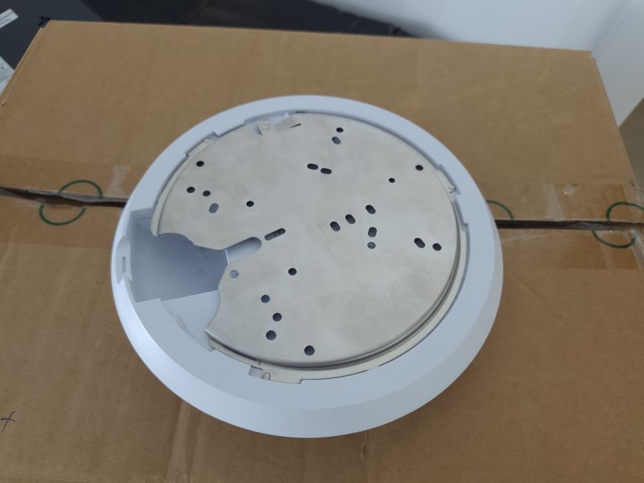 Ubiquiti U6-LR Ponto de Acesso WiFi 6 3000 Mbit/s PoE