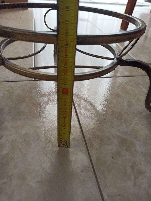 Podstawką pod kwiatka w dolniczce