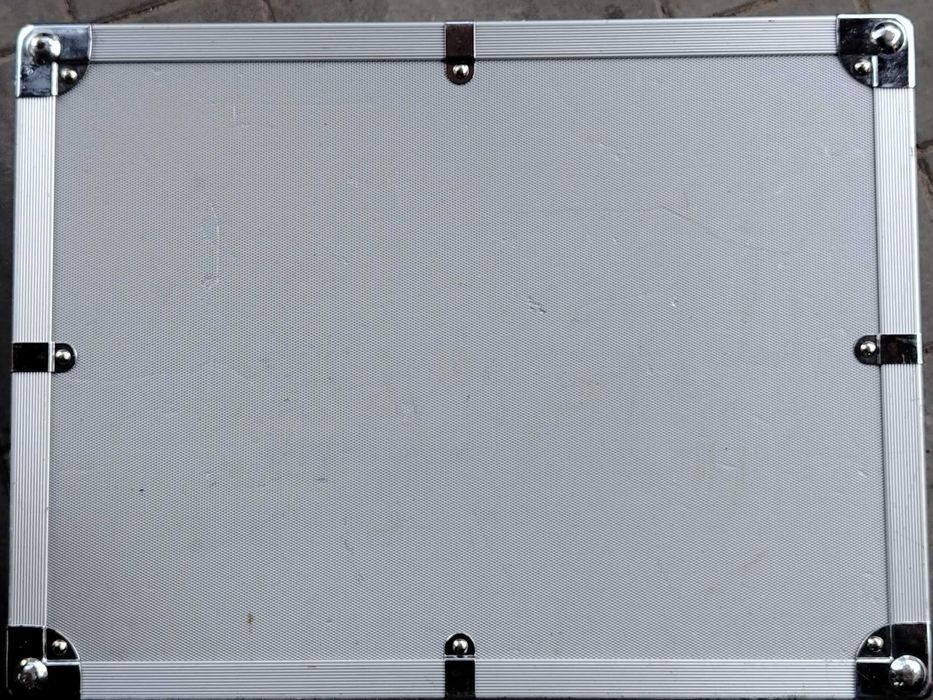 Oryginalna walizka fotograficzna Mamiya – aluminiowy kuferek