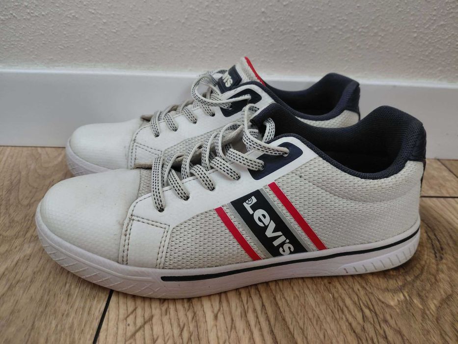 Sneakersy marki Levi's 37