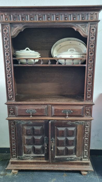 Móvel antigo - louceiro