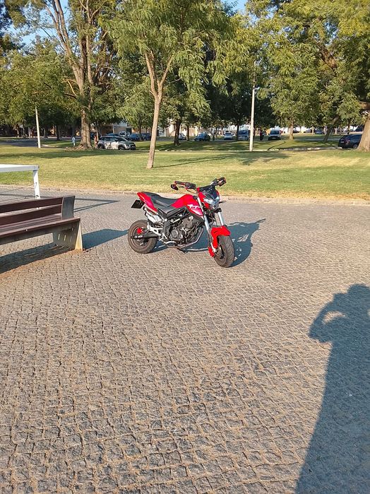 benelli tnt 125cc